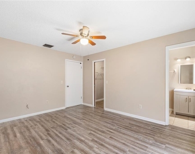 314 Douglas Way - Photo Thumbnail 7