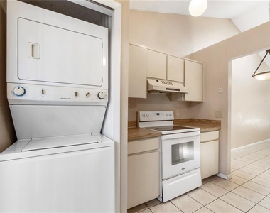 314 Douglas Way - Photo Thumbnail 4
