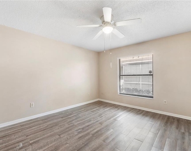 314 Douglas Way - Photo Thumbnail 5