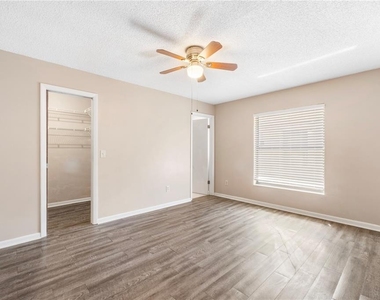 314 Douglas Way - Photo Thumbnail 8