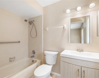 314 Douglas Way - Photo Thumbnail 9