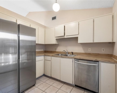 314 Douglas Way - Photo Thumbnail 3