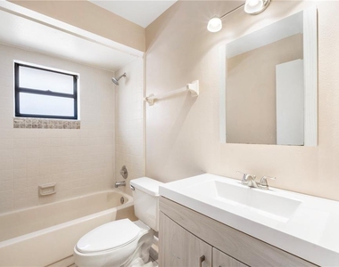 314 Douglas Way - Photo Thumbnail 6