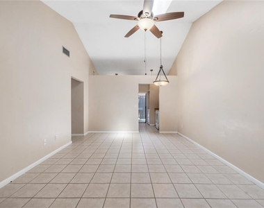 314 Douglas Way - Photo Thumbnail 2