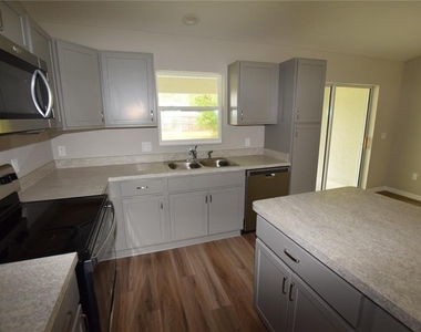 21 Olive Circle - Photo Thumbnail 14