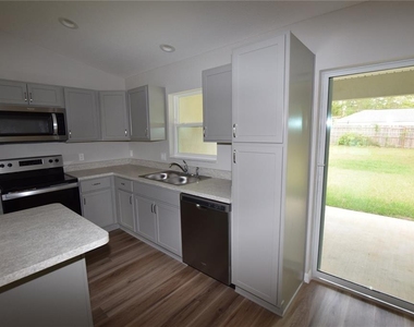 21 Olive Circle - Photo Thumbnail 15