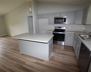 21 Olive Circle - Photo Thumbnail 12