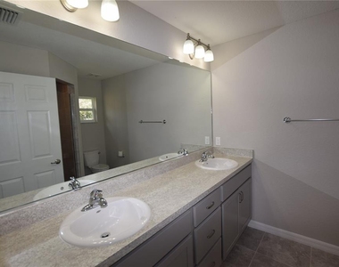 21 Olive Circle - Photo Thumbnail 16