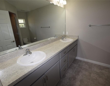 21 Olive Circle - Photo Thumbnail 17
