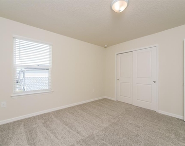 3293 Ellsworth Avenue - Photo Thumbnail 11