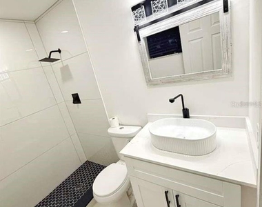 1048 Newbern Street Ne - Photo Thumbnail 9