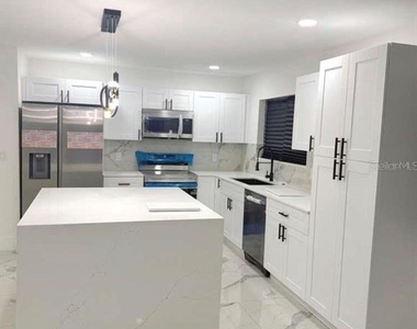 1048 Newbern Street Ne - Photo Thumbnail 5
