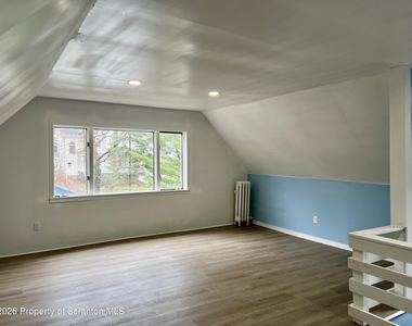 1528 Wyoming Avenue - Photo Thumbnail 8