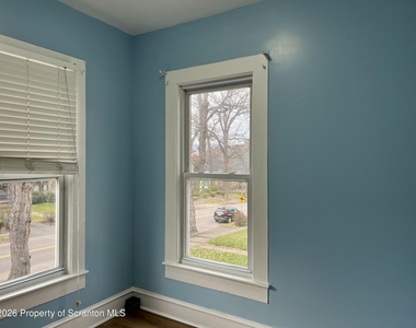 1528 Wyoming Avenue - Photo Thumbnail 2