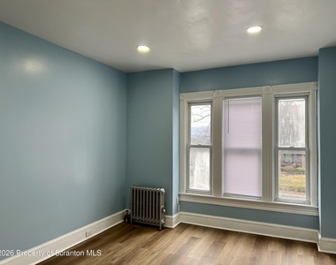 1528 Wyoming Avenue - Photo Thumbnail 4