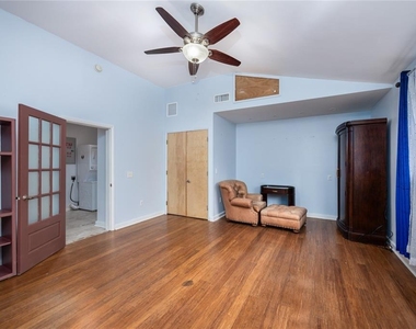 1421 Nw 30th Street - Photo Thumbnail 4