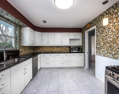1421 Nw 30th Street - Photo Thumbnail 1