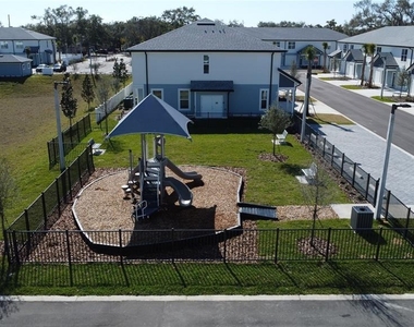 1057 E Caroline Street - Photo Thumbnail 27
