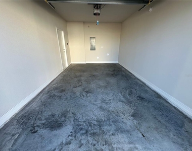 1057 E Caroline Street - Photo Thumbnail 3
