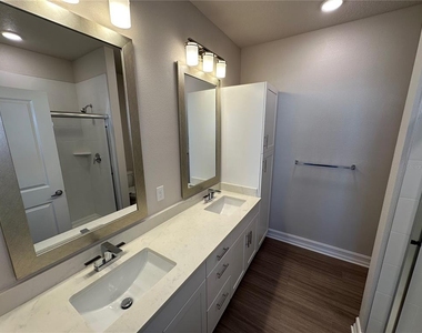 1075 E Caroline Street - Photo Thumbnail 20