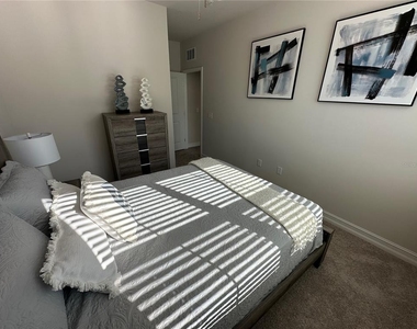 1075 E Caroline Street - Photo Thumbnail 21