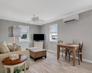 301 S Central Avenue - Photo Thumbnail 5