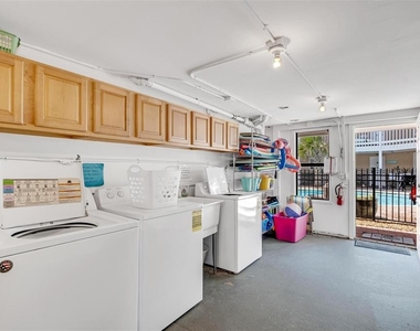 301 S Central Avenue - Photo Thumbnail 24