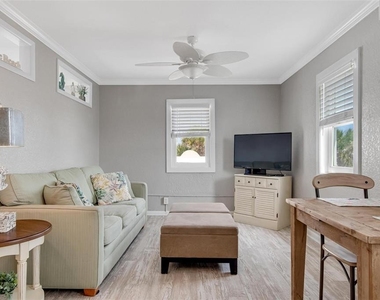 301 S Central Avenue - Photo Thumbnail 2