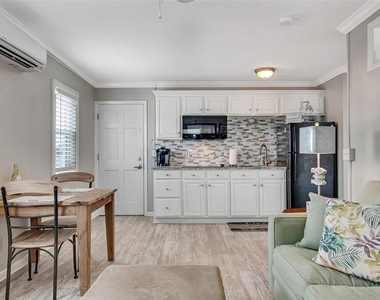 301 S Central Avenue - Photo Thumbnail 4