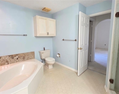 6101 34th St W - Photo Thumbnail 12