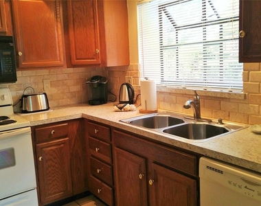 5677 Ashton Lake Drive - Photo Thumbnail 9