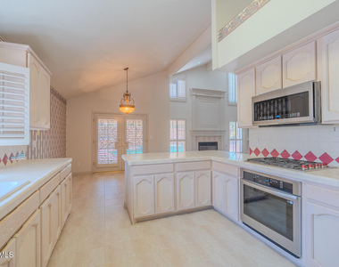 2066 Paseo Del Prado - Photo Thumbnail 16