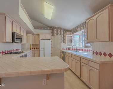 2066 Paseo Del Prado - Photo Thumbnail 14