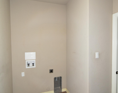 300 Saltford Place - Photo Thumbnail 33