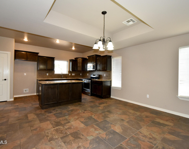 300 Saltford Place - Photo Thumbnail 9
