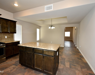 300 Saltford Place - Photo Thumbnail 14