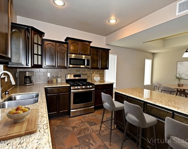 300 Saltford Place - Photo Thumbnail 10