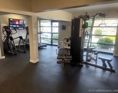873 West Boulevard - Photo Thumbnail 4