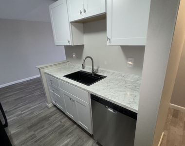 873 West Boulevard - Photo Thumbnail 12