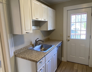 88 Belleview Avenue - Photo Thumbnail 4