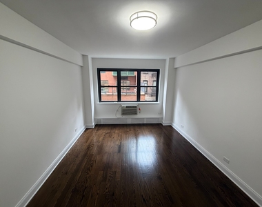 219 East 69th Street - Photo Thumbnail 2