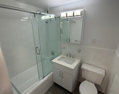 219 East 69th Street - Photo Thumbnail 5