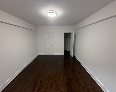 219 East 69th Street - Photo Thumbnail 3