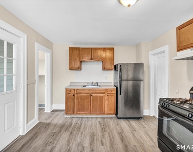 128-130 Sisson Street - Photo Thumbnail 8