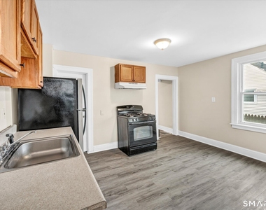 128-130 Sisson Street - Photo Thumbnail 11