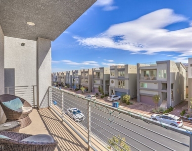 8086 Misty Canyon Avenue - Photo Thumbnail 16