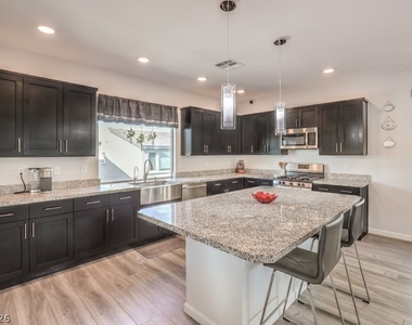 8086 Misty Canyon Avenue - Photo Thumbnail 13