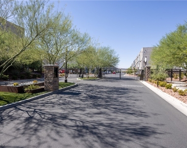 8040 Carpenter Creek Avenue - Photo Thumbnail 26