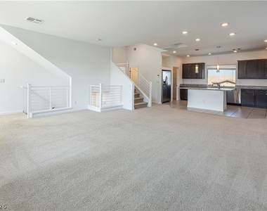 8040 Carpenter Creek Avenue - Photo Thumbnail 7