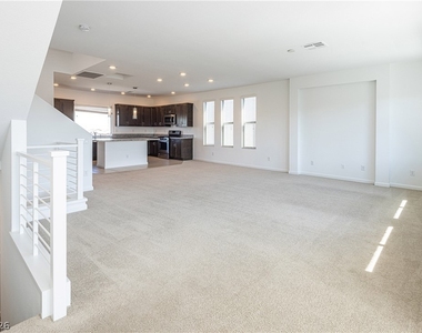 8040 Carpenter Creek Avenue - Photo Thumbnail 6